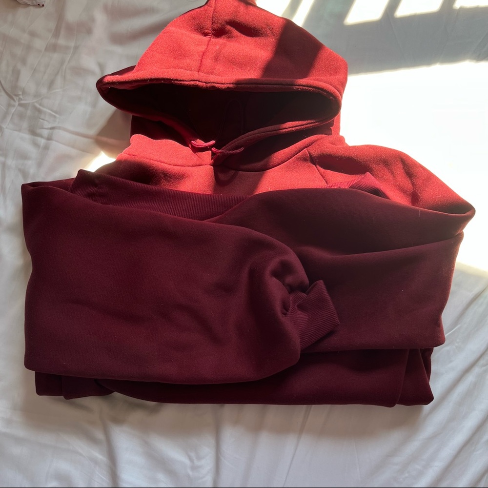 burgundy oversized hoodie never worn